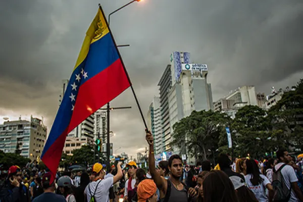 Maduro to Import $1 Billion in Food, Drugs as Venezuelans March