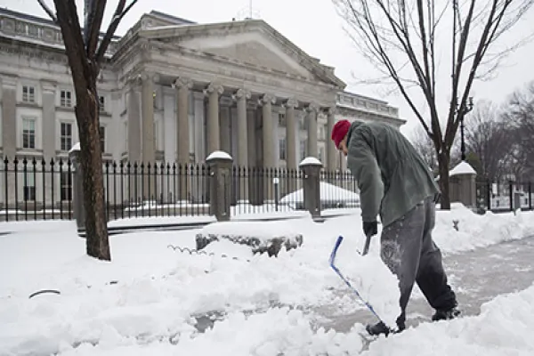 DC Offices Closed as Winter Storm Approaches After Icing South