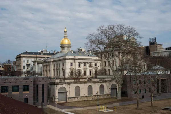 The New Jersey State House in Trenton, NJ (Ron Antonelli/Bloomberg)