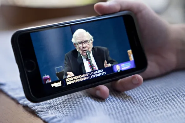 Warren Buffett speaks during a virtual shareholders meeting. (Andrew Harrer/Bloomberg)