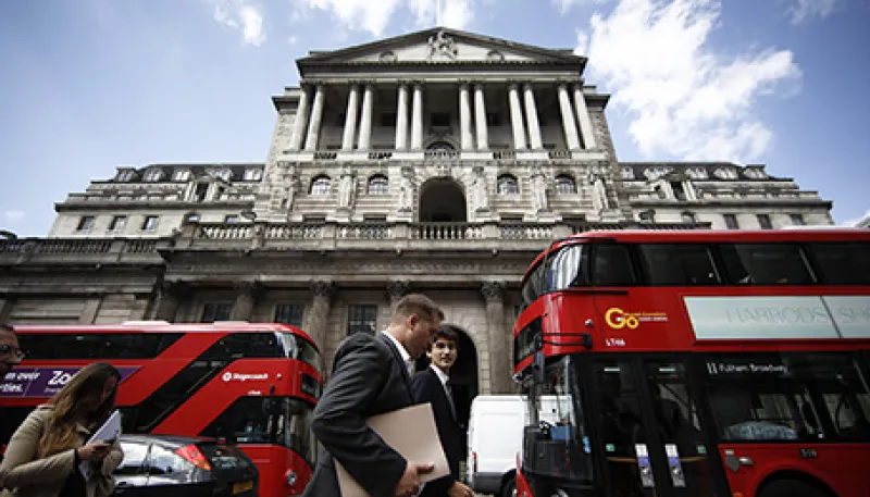 2014-11-robert-stowe-england-uk-banking-large.jpg