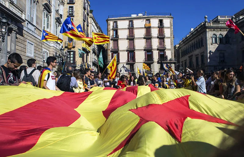 Demonstration outside the Generalitat regional government offices at Sant Jaume in Barcelona, Spain (Photo credit: Guillem Sartorio/Bloomberg)