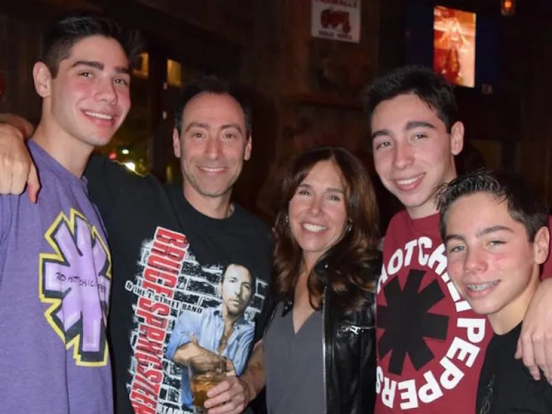 Bruce Steinberg and family (photo courtesy of Irene Steinberg’s Facebook profile).